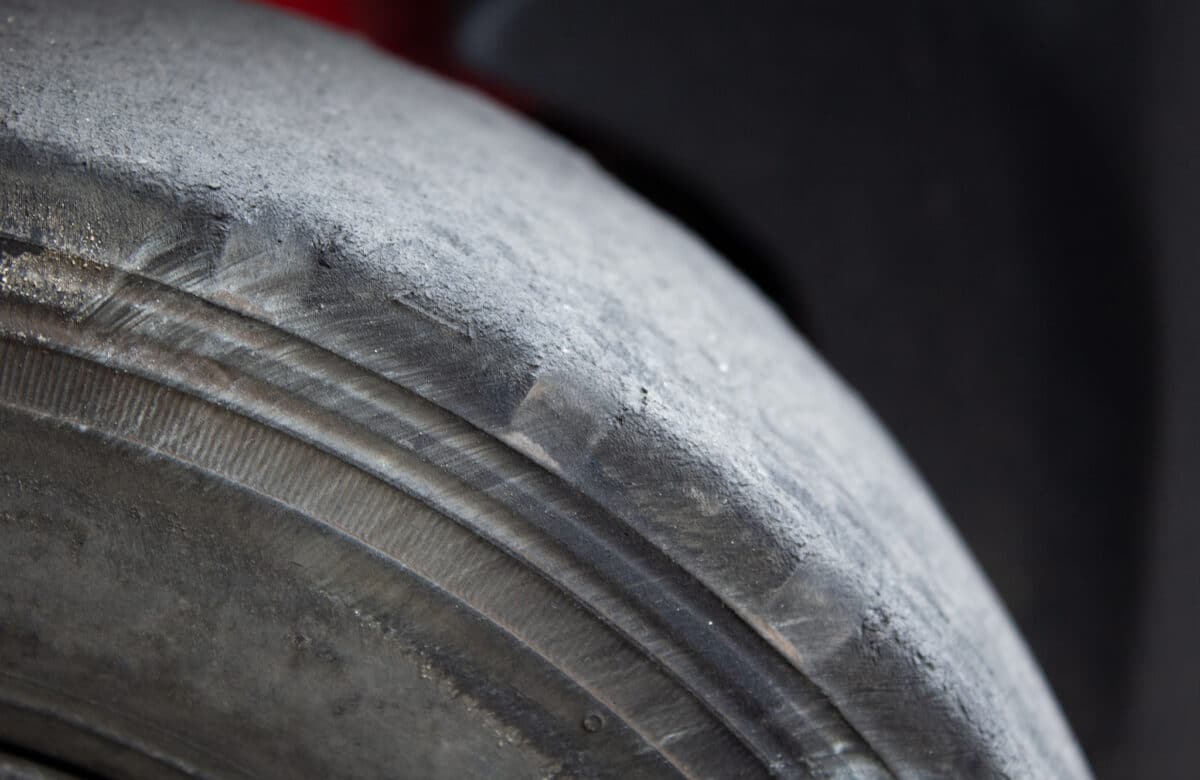 Mikroplastik durch Reifen: 5 Tipps, wie du Reifenabrieb reduzierst